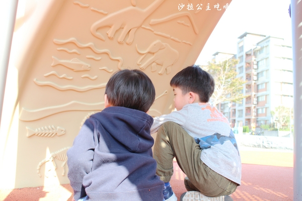 士林四號廣場:士林特色公園/親子活動『士林四號廣場』捷運士林站/士林官邸/泰北中學旁