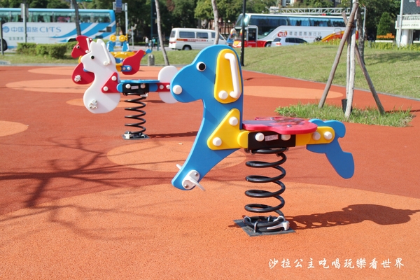 士林四號廣場:士林特色公園/親子活動『士林四號廣場』捷運士林站/士林官邸/泰北中學旁