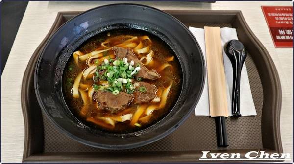 旭麵麵(台北車站):《北車2F微風牛肉麵推薦》CP值高的川味紅燒牛肉麵\ 鮮蝦紅油抄手\麻醬麵\點心小菜-『旭麵麵』