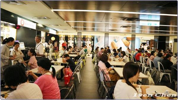 旭麵麵(台北車站):《北車2F微風牛肉麵推薦》CP值高的川味紅燒牛肉麵\ 鮮蝦紅油抄手\麻醬麵\點心小菜-『旭麵麵』