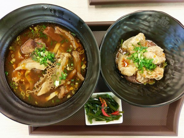 旭麵麵:旭麵麵牛肉麵-延承老品牌V.S開創新型態 讓在等待轉車的同時 也能快速飽餐一頓