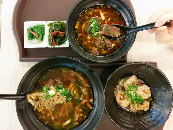 旭麵麵:旭麵麵牛肉麵-延承老品牌V.S開創新型態 讓在等待轉車的同時 也能快速飽餐一頓