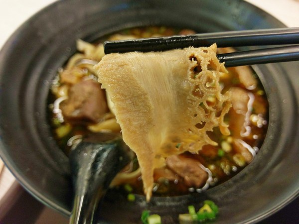 旭麵麵:旭麵麵牛肉麵-延承老品牌V.S開創新型態 讓在等待轉車的同時 也能快速飽餐一頓