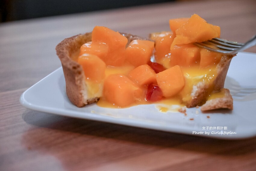 不到百元就可以喝到莊園級專業咖啡，IG上超人氣一手無法掌握現烤土司根本就是兩個人才能吃完的份量