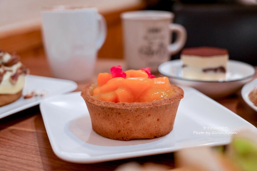 不到百元就可以喝到莊園級專業咖啡，IG上超人氣一手無法掌握現烤土司根本就是兩個人才能吃完的份量