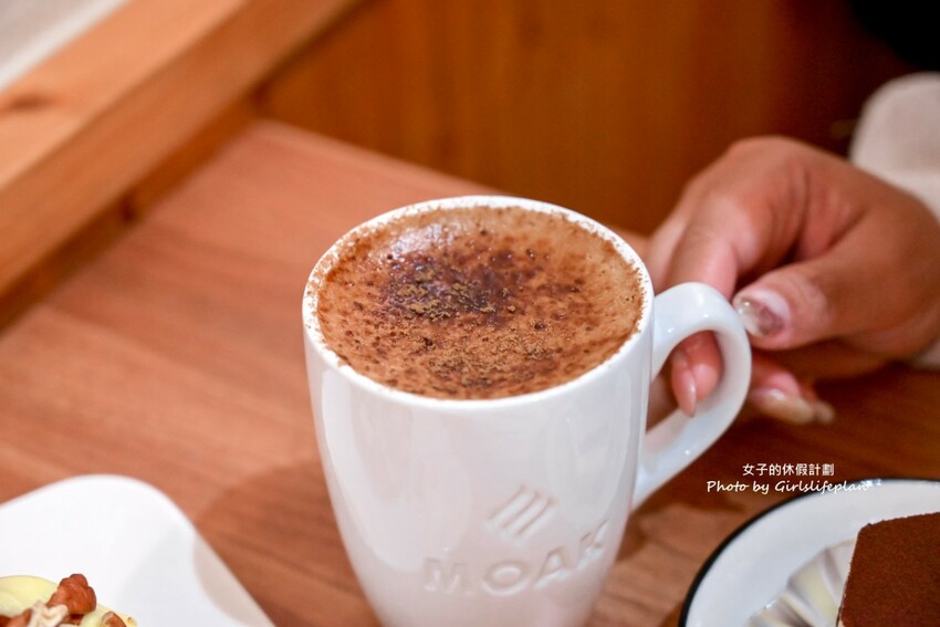 不到百元就可以喝到莊園級專業咖啡，IG上超人氣一手無法掌握現烤土司根本就是兩個人才能吃完的份量