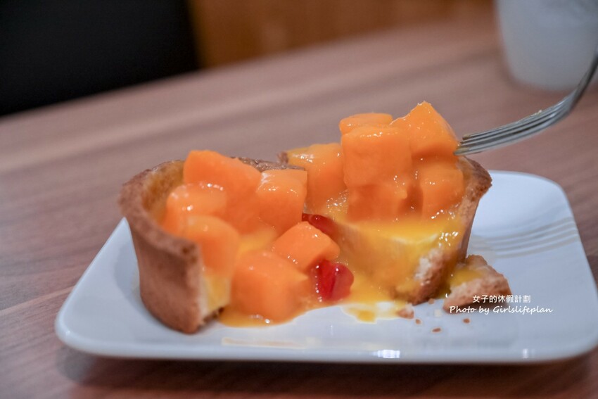 不到百元就可以喝到莊園級專業咖啡，IG上超人氣一手無法掌握現烤土司根本就是兩個人才能吃完的份量