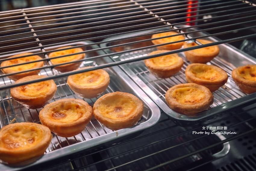 不到百元就可以喝到莊園級專業咖啡，IG上超人氣一手無法掌握現烤土司根本就是兩個人才能吃完的份量