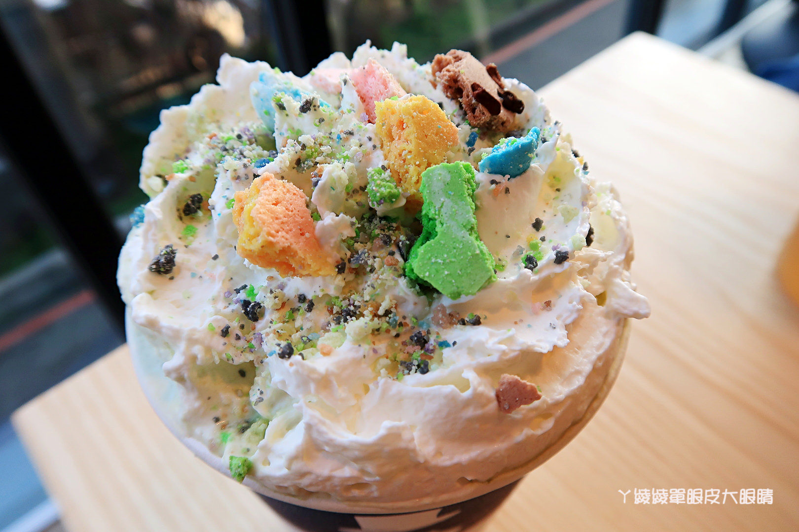 新竹飲料店推薦茶痞客！巨城旁的鑽石玻璃屋，茶品現點現沖！營業近凌晨，提供WIFI及插座