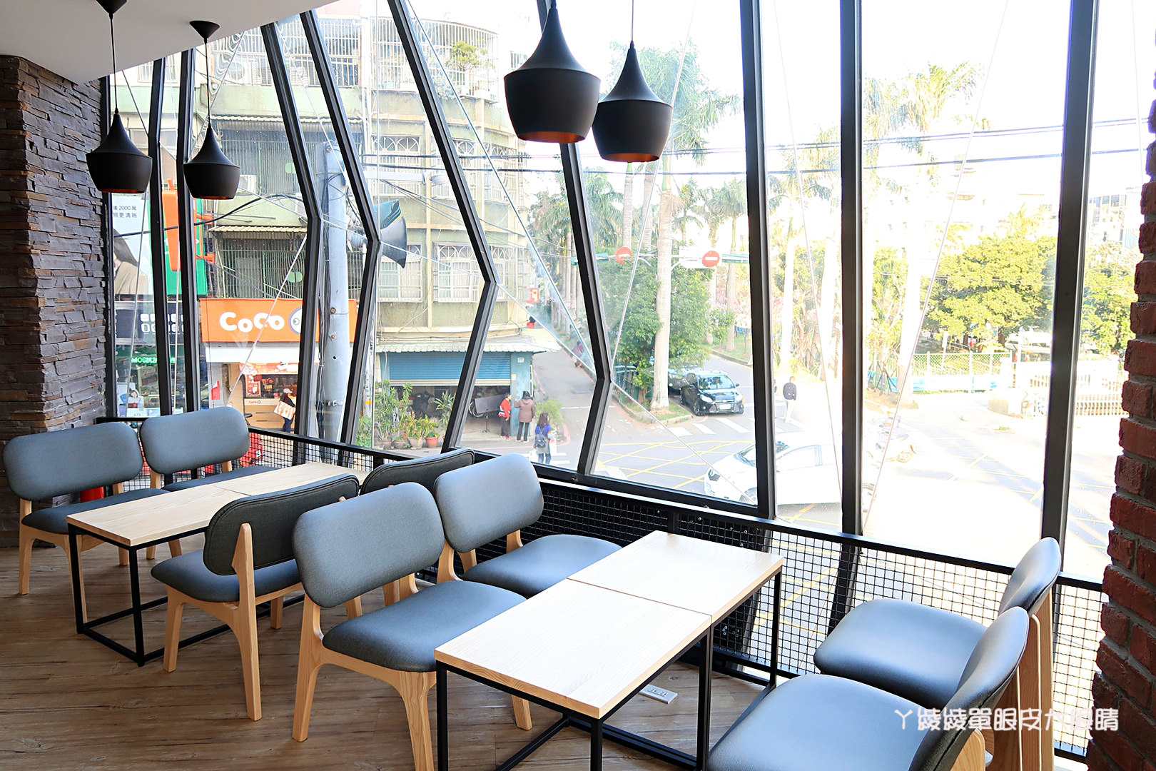 新竹飲料店推薦茶痞客！巨城旁的鑽石玻璃屋，茶品現點現沖！營業近凌晨，提供WIFI及插座