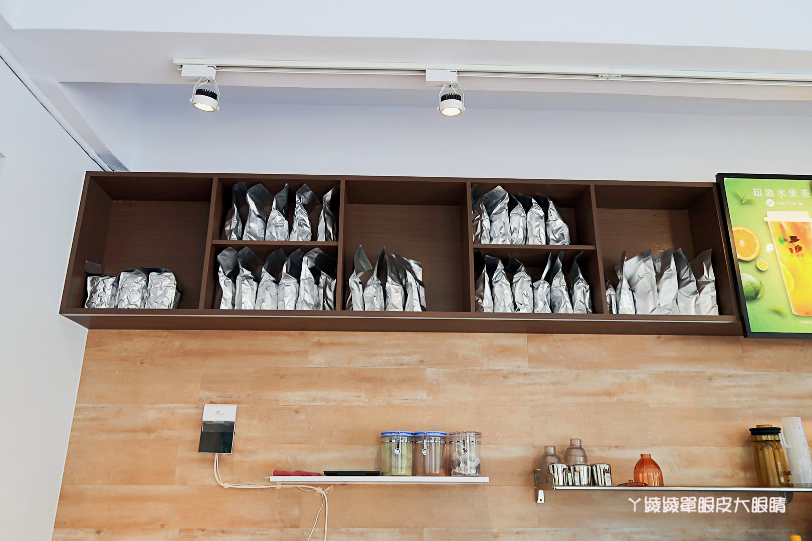 新竹飲料店推薦茶痞客！巨城旁的鑽石玻璃屋，茶品現點現沖！營業近凌晨，提供WIFI及插座