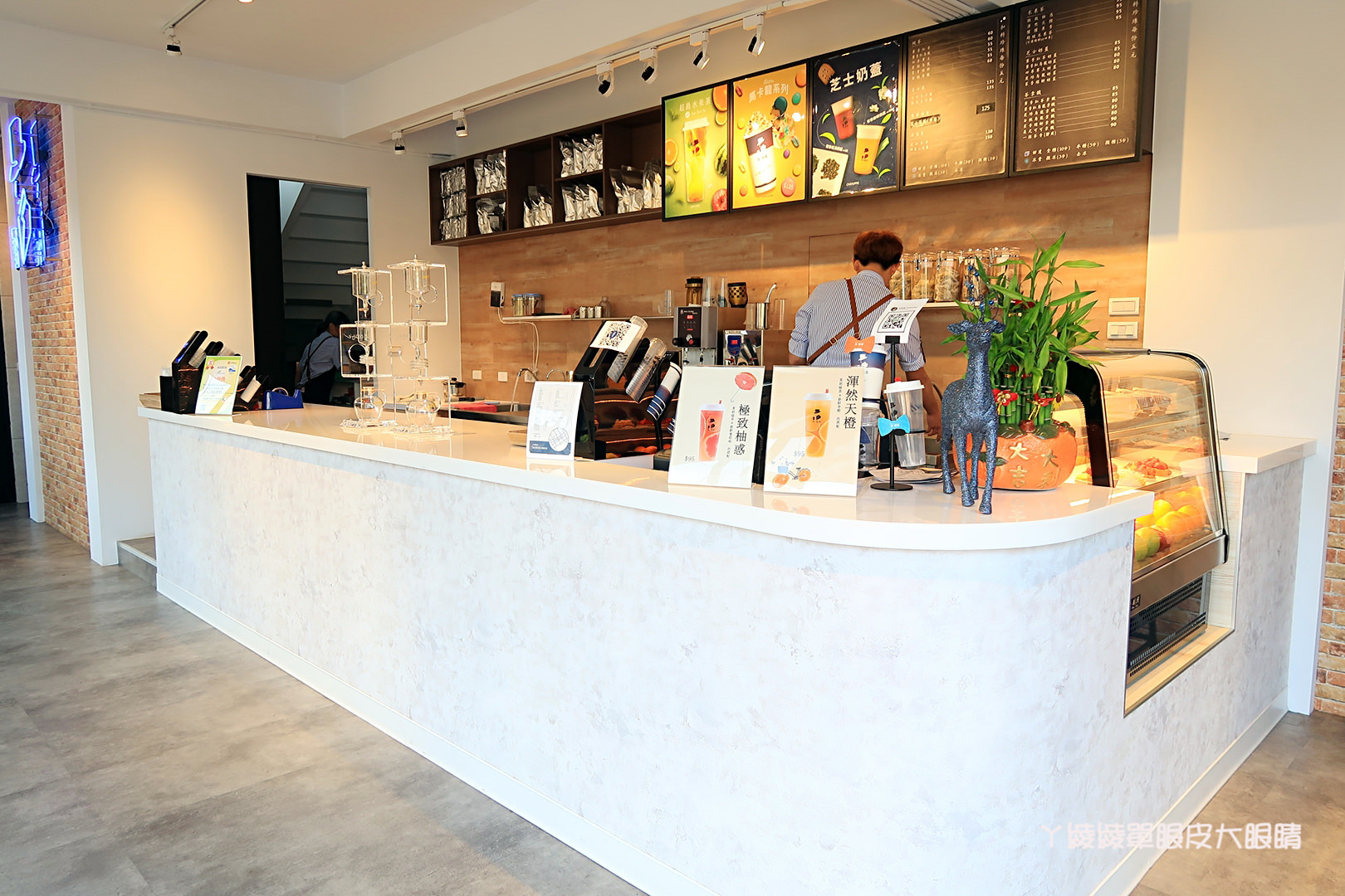 新竹飲料店推薦茶痞客！巨城旁的鑽石玻璃屋，茶品現點現沖！營業近凌晨，提供WIFI及插座