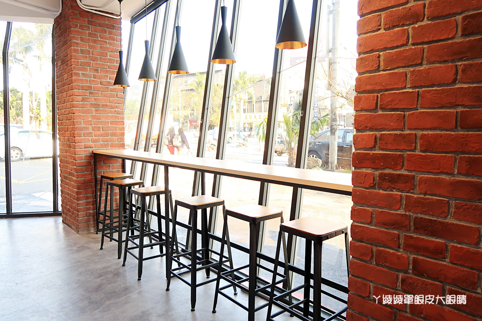 新竹飲料店推薦茶痞客！巨城旁的鑽石玻璃屋，茶品現點現沖！營業近凌晨，提供WIFI及插座