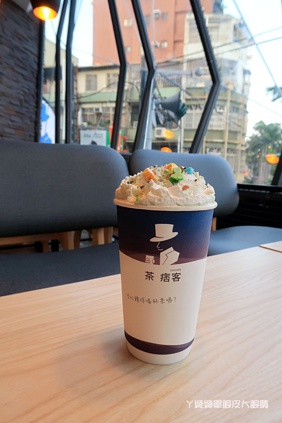 新竹飲料店推薦茶痞客！巨城旁的鑽石玻璃屋，茶品現點現沖！營業近凌晨，提供WIFI及插座