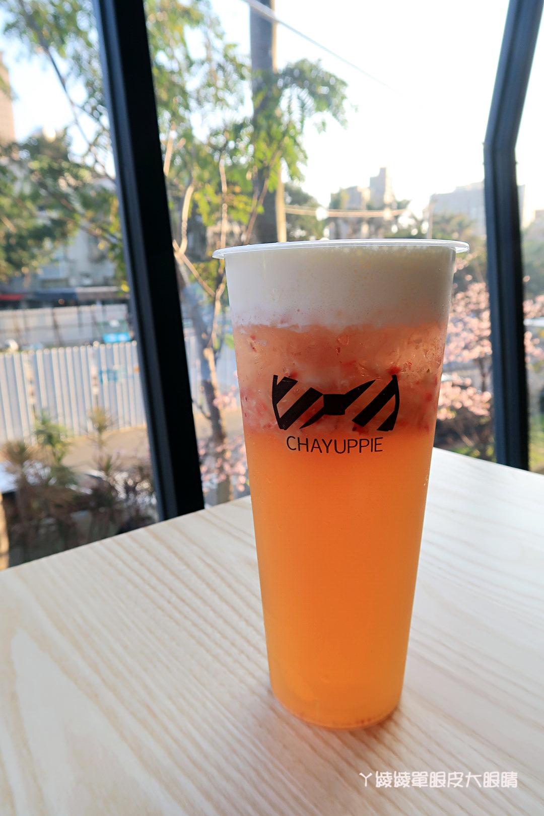 新竹飲料店推薦茶痞客！巨城旁的鑽石玻璃屋，茶品現點現沖！營業近凌晨，提供WIFI及插座