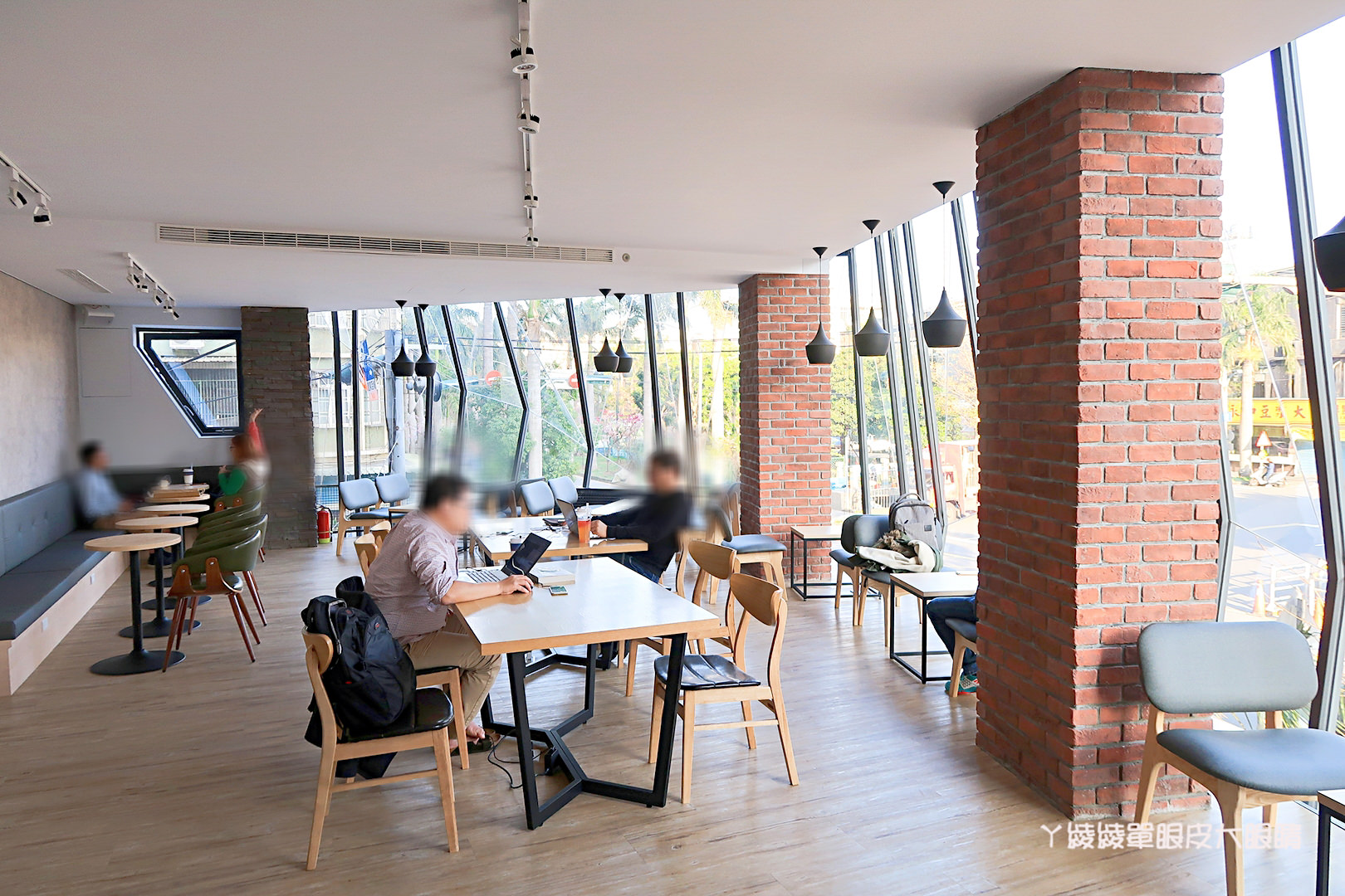 新竹飲料店推薦茶痞客！巨城旁的鑽石玻璃屋，茶品現點現沖！營業近凌晨，提供WIFI及插座