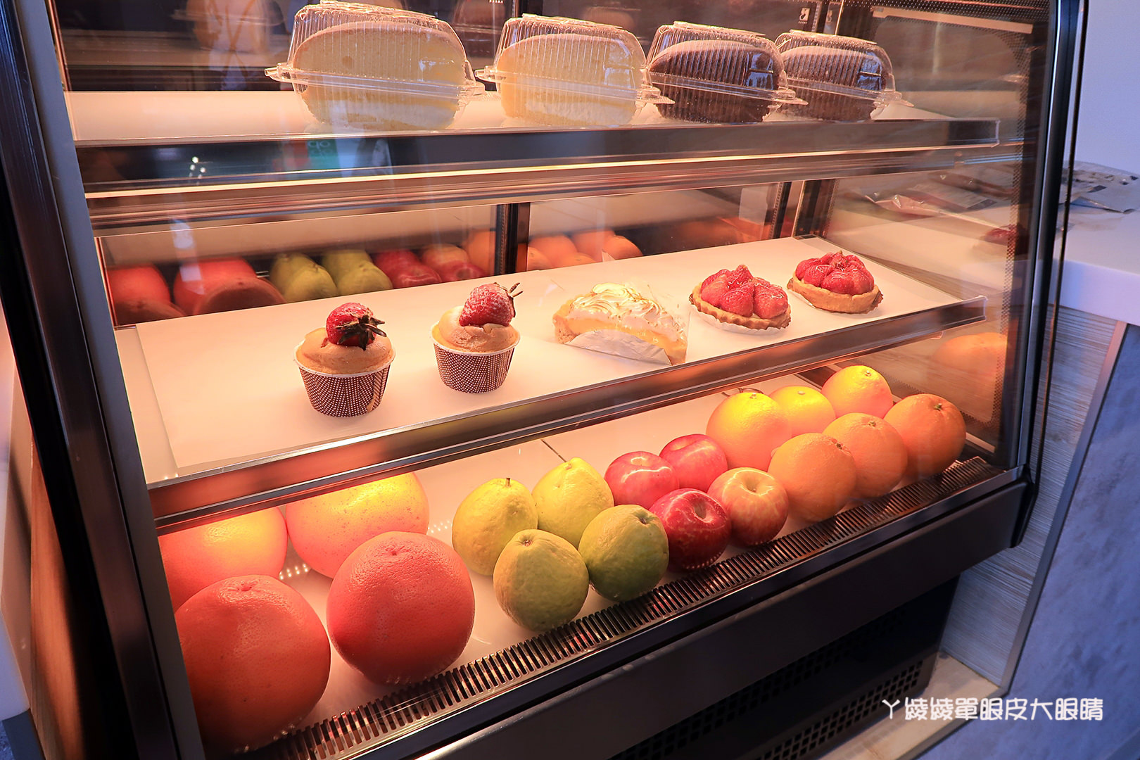 新竹飲料店推薦茶痞客！巨城旁的鑽石玻璃屋，茶品現點現沖！營業近凌晨，提供WIFI及插座