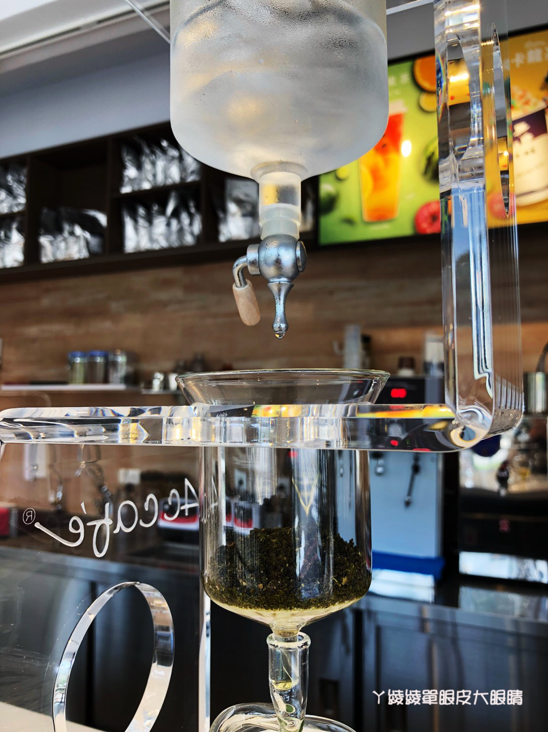 新竹飲料店推薦茶痞客！巨城旁的鑽石玻璃屋，茶品現點現沖！營業近凌晨，提供WIFI及插座