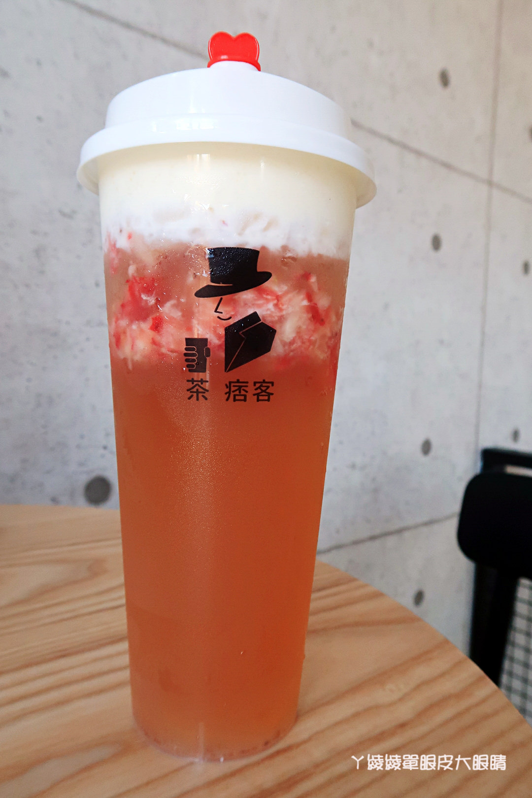 新竹飲料店推薦茶痞客！巨城旁的鑽石玻璃屋，茶品現點現沖！營業近凌晨，提供WIFI及插座