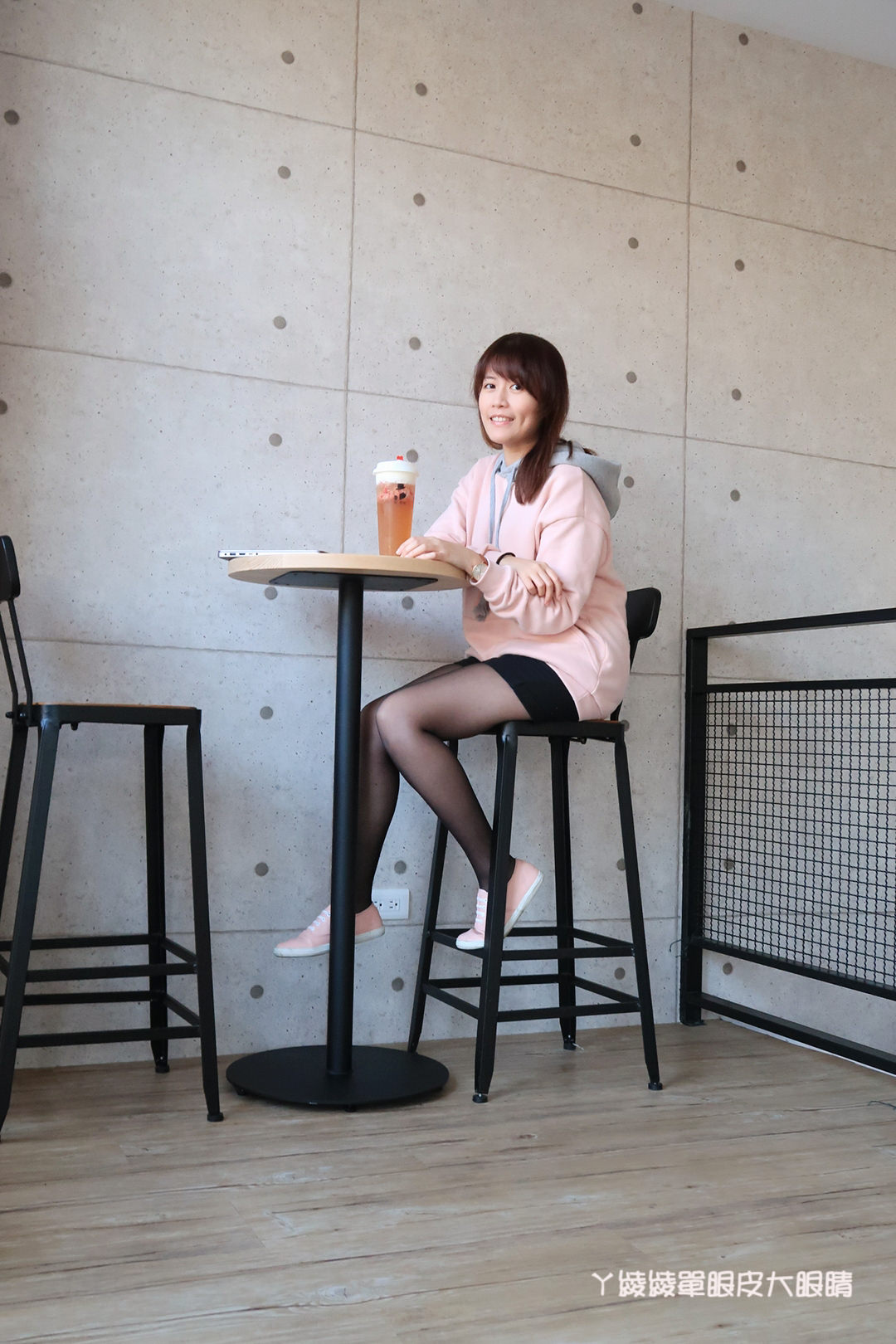 新竹飲料店推薦茶痞客！巨城旁的鑽石玻璃屋，茶品現點現沖！營業近凌晨，提供WIFI及插座