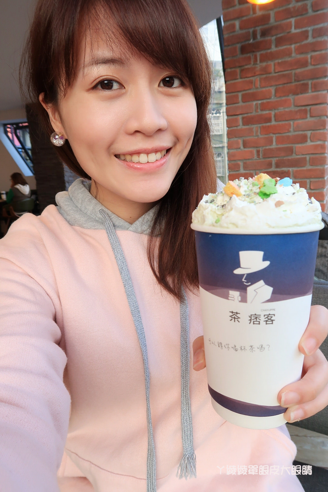 新竹飲料店推薦茶痞客！巨城旁的鑽石玻璃屋，茶品現點現沖！營業近凌晨，提供WIFI及插座