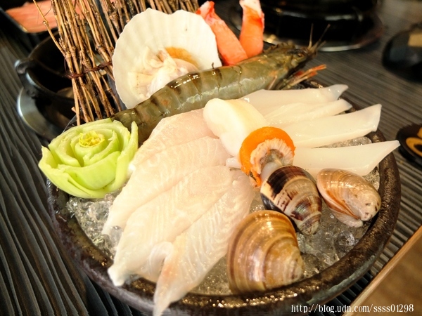 五鮮級平價鍋物(屏東自由店)：食記【五鮮級平價鍋物(屏東自由店)】平價實惠火鍋！超狂大肉盤、大海蝦拼盤必點推薦 還有白飯飲料免費吃到飽