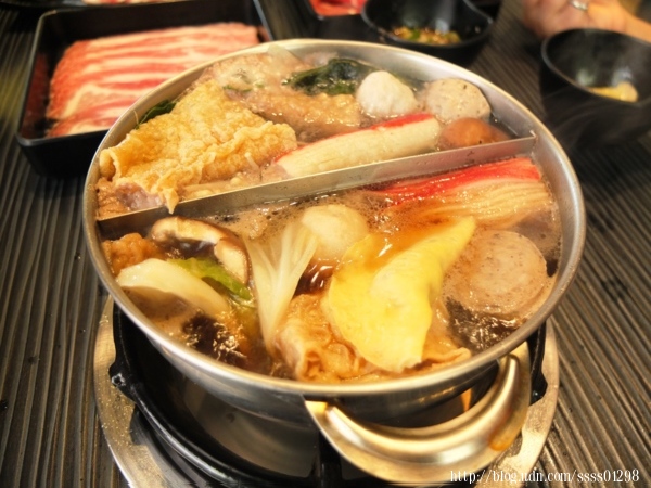 五鮮級平價鍋物(屏東自由店)：食記【五鮮級平價鍋物(屏東自由店)】平價實惠火鍋！超狂大肉盤、大海蝦拼盤必點推薦 還有白飯飲料免費吃到飽