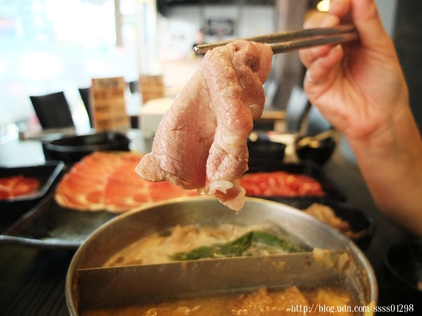 五鮮級平價鍋物(屏東自由店)：食記【五鮮級平價鍋物(屏東自由店)】平價實惠火鍋！超狂大肉盤、大海蝦拼盤必點推薦 還有白飯飲料免費吃到飽