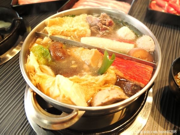 五鮮級平價鍋物(屏東自由店)：食記【五鮮級平價鍋物(屏東自由店)】平價實惠火鍋！超狂大肉盤、大海蝦拼盤必點推薦 還有白飯飲料免費吃到飽