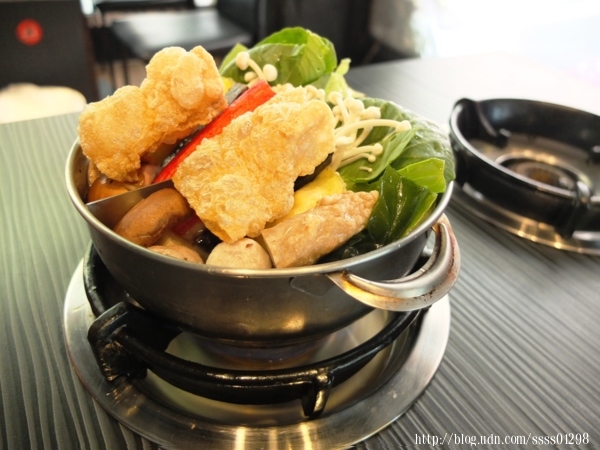 五鮮級平價鍋物(屏東自由店)：食記【五鮮級平價鍋物(屏東自由店)】平價實惠火鍋！超狂大肉盤、大海蝦拼盤必點推薦 還有白飯飲料免費吃到飽