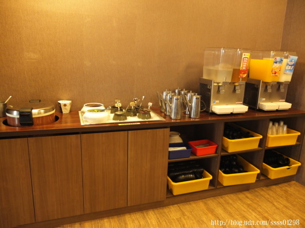 五鮮級平價鍋物(屏東自由店)：食記【五鮮級平價鍋物(屏東自由店)】平價實惠火鍋！超狂大肉盤、大海蝦拼盤必點推薦 還有白飯飲料免費吃到飽