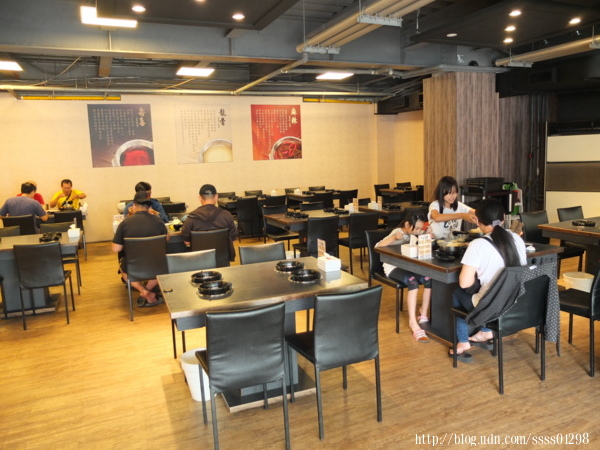 五鮮級平價鍋物(屏東自由店)：食記【五鮮級平價鍋物(屏東自由店)】平價實惠火鍋！超狂大肉盤、大海蝦拼盤必點推薦 還有白飯飲料免費吃到飽