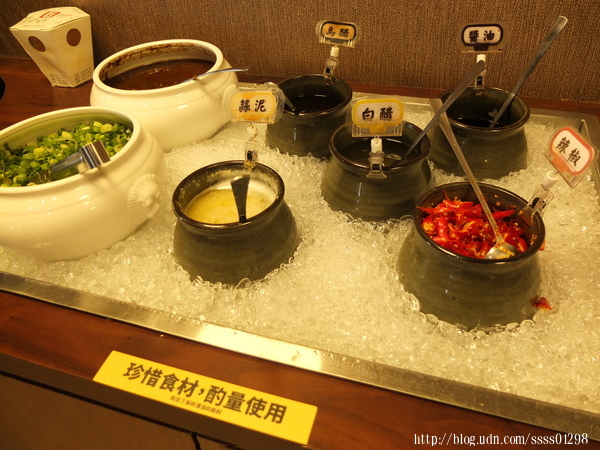 五鮮級平價鍋物(屏東自由店)：食記【五鮮級平價鍋物(屏東自由店)】平價實惠火鍋！超狂大肉盤、大海蝦拼盤必點推薦 還有白飯飲料免費吃到飽