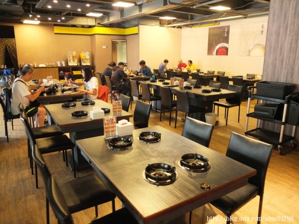 五鮮級平價鍋物(屏東自由店)：食記【五鮮級平價鍋物(屏東自由店)】平價實惠火鍋！超狂大肉盤、大海蝦拼盤必點推薦 還有白飯飲料免費吃到飽