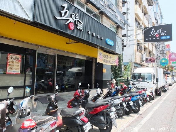 五鮮級平價鍋物(屏東自由店)：食記【五鮮級平價鍋物(屏東自由店)】平價實惠火鍋！超狂大肉盤、大海蝦拼盤必點推薦 還有白飯飲料免費吃到飽