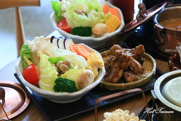 德記中藥火鍋(台南總店)：【台南美食】百年中藥鋪結合火鍋店，搭載著溫度與誠意的一鍋：德記中藥火鍋台南總店