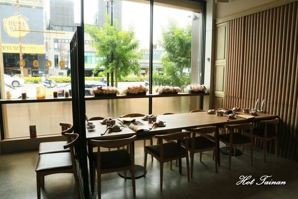 德記中藥火鍋(台南總店)：【台南美食】百年中藥鋪結合火鍋店，搭載著溫度與誠意的一鍋：德記中藥火鍋台南總店