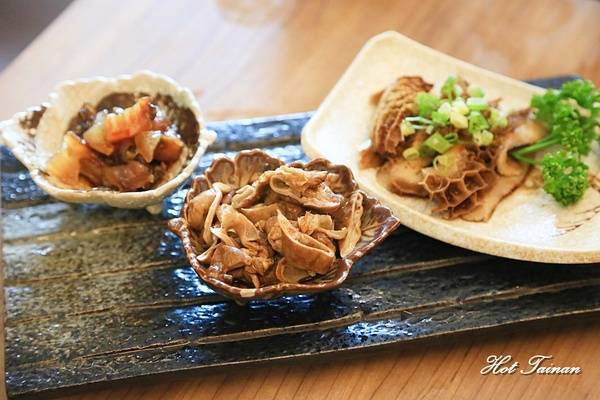 德記中藥火鍋(台南總店)：【台南美食】百年中藥鋪結合火鍋店，搭載著溫度與誠意的一鍋：德記中藥火鍋台南總店