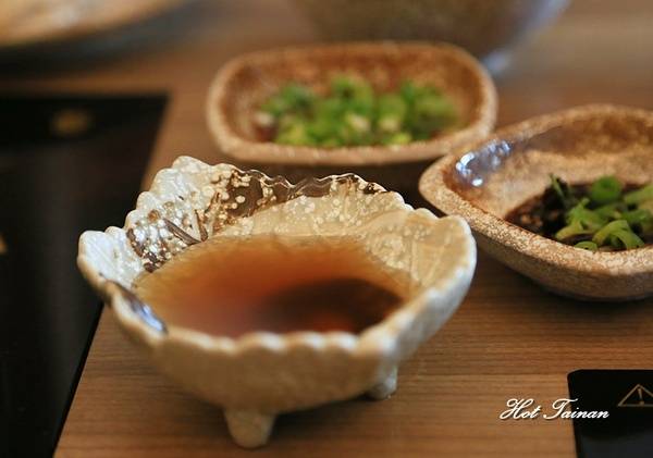 德記中藥火鍋(台南總店)：【台南美食】百年中藥鋪結合火鍋店，搭載著溫度與誠意的一鍋：德記中藥火鍋台南總店