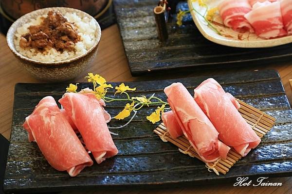 德記中藥火鍋(台南總店)：【台南美食】百年中藥鋪結合火鍋店，搭載著溫度與誠意的一鍋：德記中藥火鍋台南總店