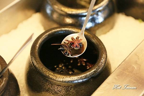 德記中藥火鍋(台南總店)：【台南美食】百年中藥鋪結合火鍋店，搭載著溫度與誠意的一鍋：德記中藥火鍋台南總店