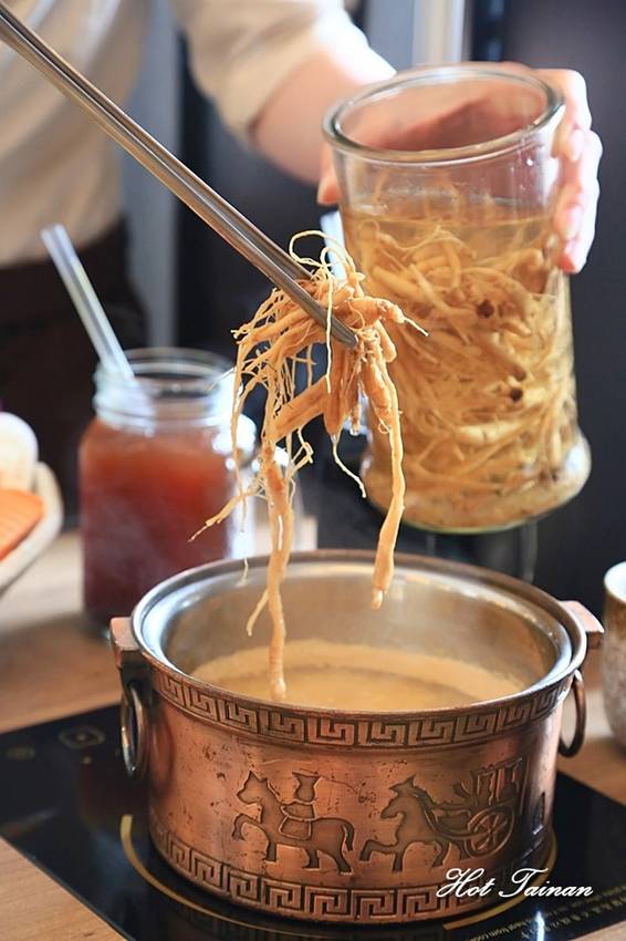 德記中藥火鍋(台南總店)：【台南美食】百年中藥鋪結合火鍋店，搭載著溫度與誠意的一鍋：德記中藥火鍋台南總店