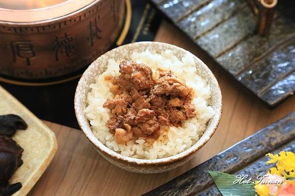 德記中藥火鍋(台南總店)：【台南美食】百年中藥鋪結合火鍋店，搭載著溫度與誠意的一鍋：德記中藥火鍋台南總店