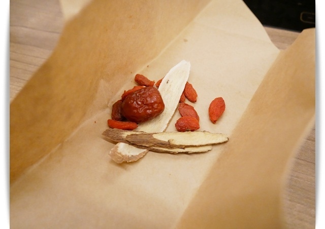 天冷來補一下「德記中藥火鍋-台南總店」中藥入鍋 ❤