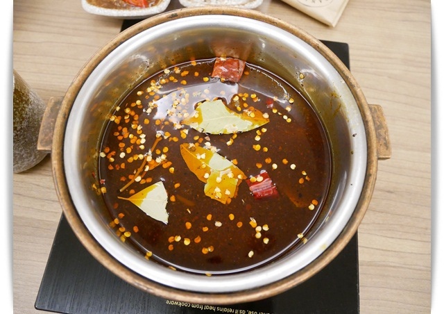 天冷來補一下「德記中藥火鍋-台南總店」中藥入鍋 ❤