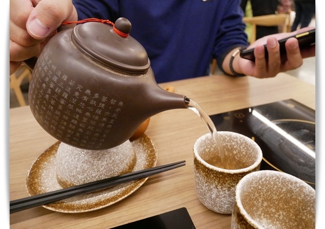 天冷來補一下「德記中藥火鍋-台南總店」中藥入鍋 ❤