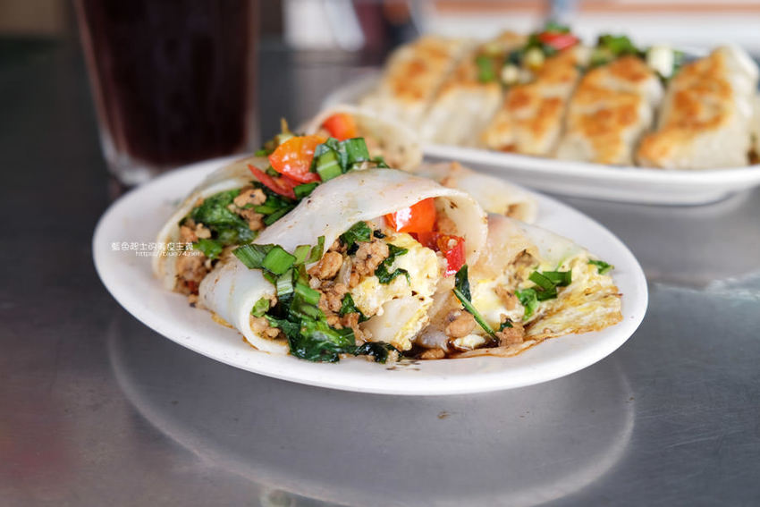 台中西屯│無名豬肉鐵板麵-台中人氣早餐，經濟又實惠銅板美食，從發財車到店面，鐵板麵份量有誠意，辣菜脯好夠味 - 藍色起士的美食主義