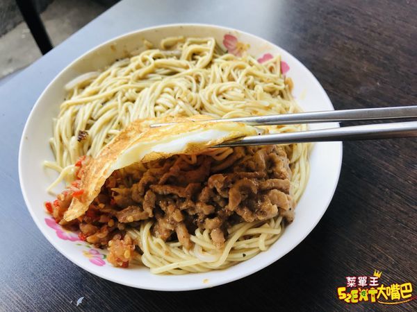 台中西屯美食鐵板麵》豬肉鐵板麵菜單價位大公開！網友激推料多實在高CP值的早午餐～台中西屯路漢口路必吃美食小吃餐廳推薦。