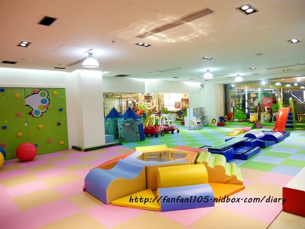 【松山區親子餐廳】跳跳蛙親子運動餐廳 專為小朋友設計的室內運動場所 玩中學習 訓練肌力感覺統合能力運動反應能力 (17).JPG
