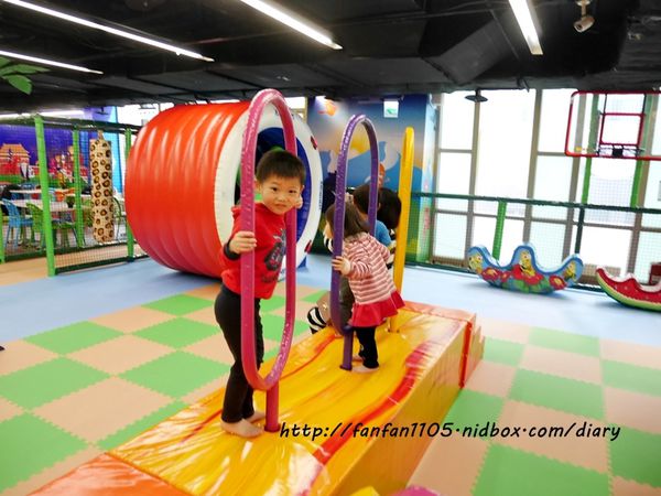 【松山區親子餐廳】跳跳蛙親子運動餐廳 專為小朋友設計的室內運動場所 玩中學習 訓練肌力感覺統合能力運動反應能力 (12).JPG